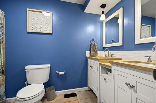 689 Chipplegate Drive, Centerville, OH 45459