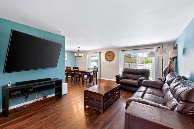 689 Chipplegate Drive, Centerville, OH 45459