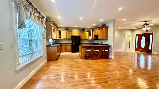 61 WOODRUN DR, Middleton, TN 38052