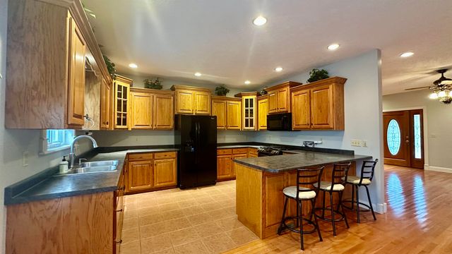 61 WOODRUN DR, Middleton, TN 38052