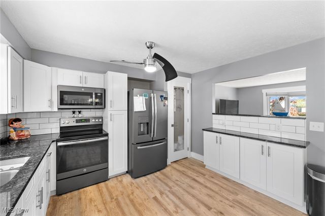 1280 Meadowview Lane, Amherst, OH 44001