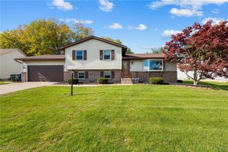 1280 Meadowview Lane, Amherst, OH 44001