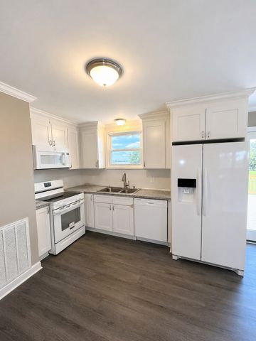708 Volunteer Dr, White House, TN 37188