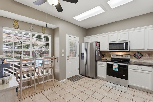 2103 MOLLYS WAY DR, San Antonio, TX 78232