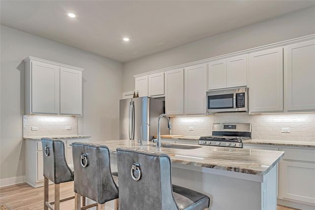 175 Brooks Ranch DR, Kyle, TX 78640