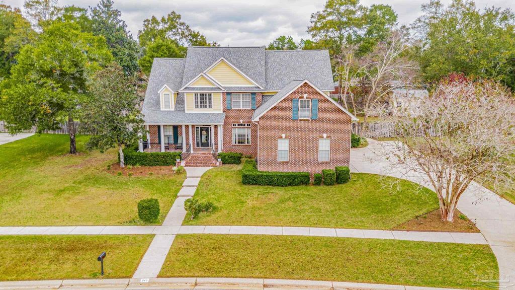 946 Bucyrus Ln, Cantonment, FL 32533