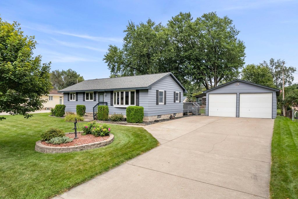 7212 Oliver Avenue N, Brooklyn Center, MN 55430