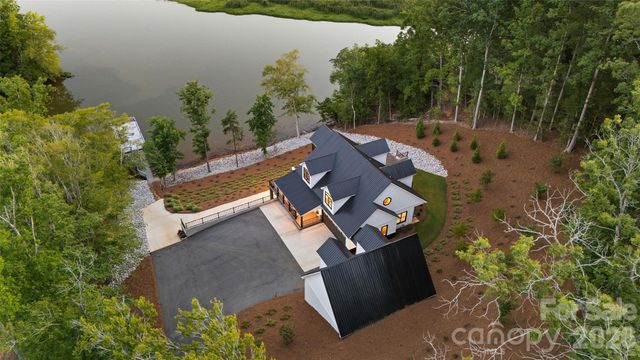 587 Carolina Drive, Troy, NC 27371