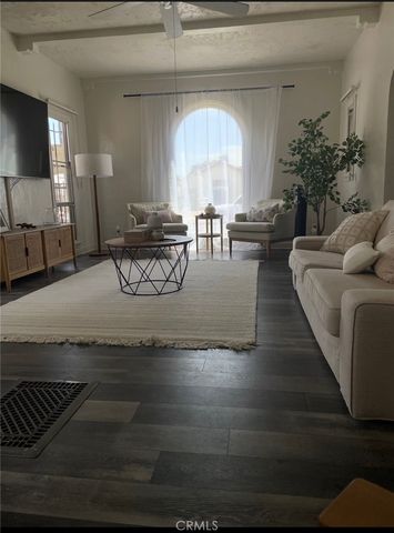 819 W 102nd st, Los Angeles, CA 90044
