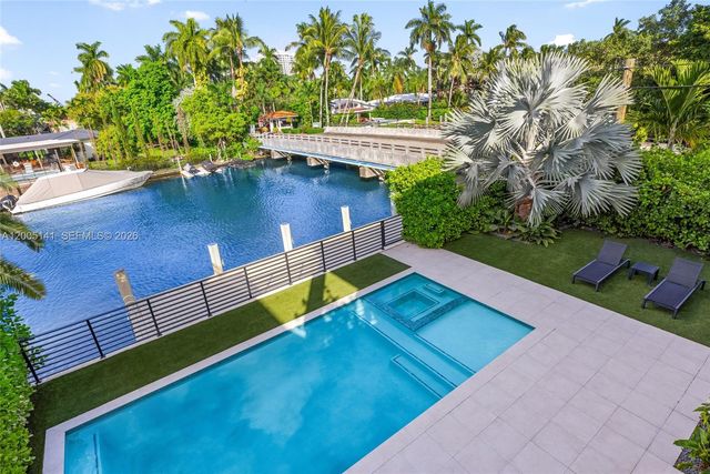 895 NE 76th St, Miami, FL 33138