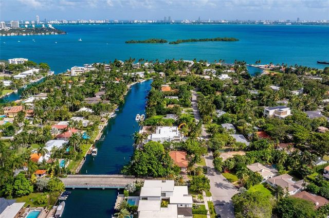 895 NE 76th St, Miami, FL 33138