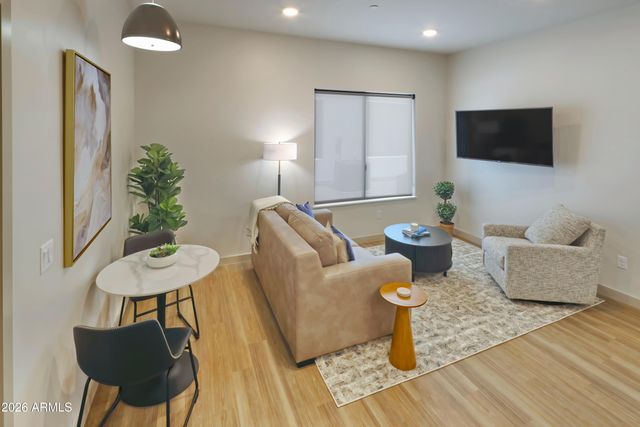2747 W Queen Creek Road 108, Chandler, AZ 85248