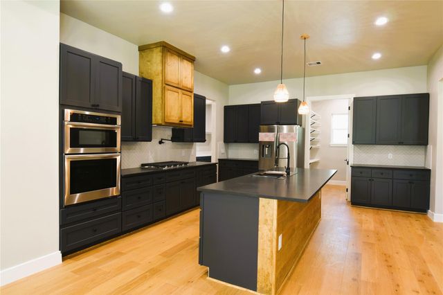 4 Lake Forest Drive, Conroe, TX 77384