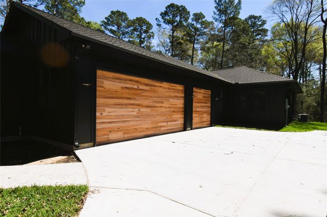 4 Lake Forest Drive, Conroe, TX 77384