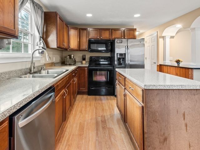 145 Draper Rd, East Brookfield, MA 01515