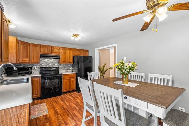 26 Barrows Ct, Norton, MA 02766