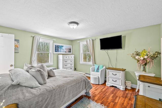 26 Barrows Ct, Norton, MA 02766