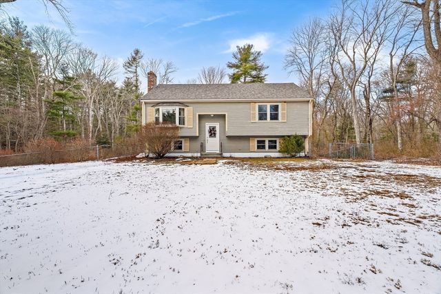 26 Barrows Ct, Norton, MA 02766