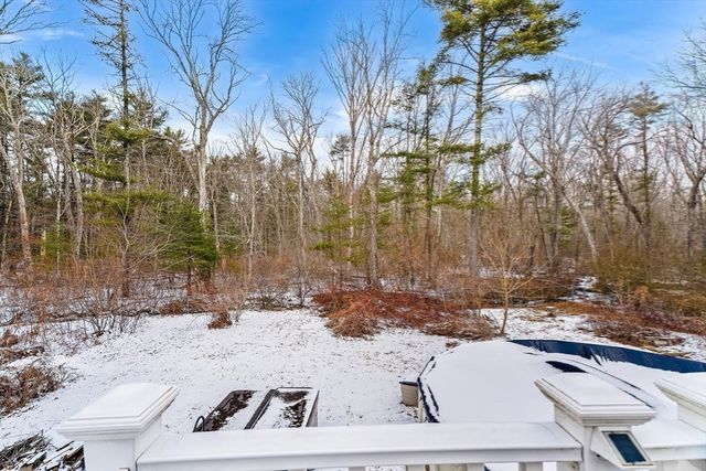 26 Barrows Ct, Norton, MA 02766