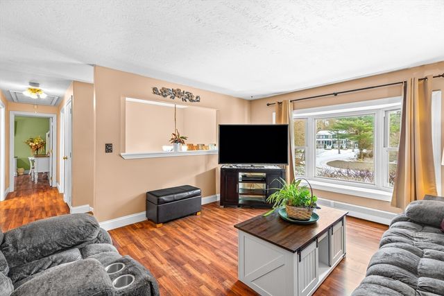 26 Barrows Ct, Norton, MA 02766