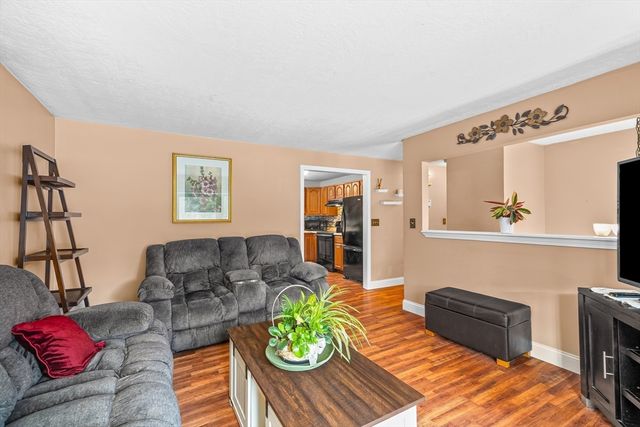 26 Barrows Ct, Norton, MA 02766