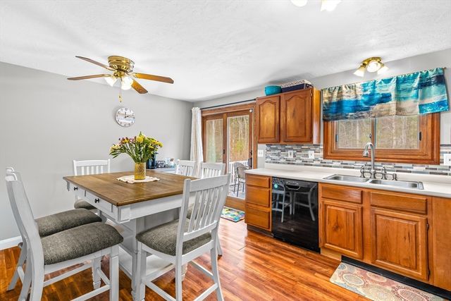 26 Barrows Ct, Norton, MA 02766