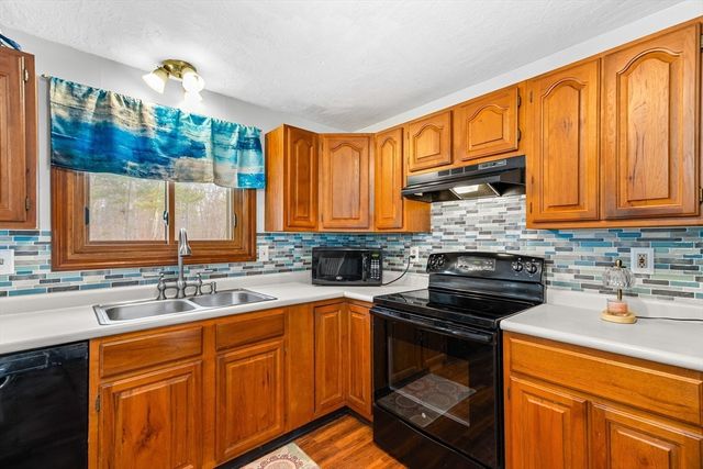 26 Barrows Ct, Norton, MA 02766