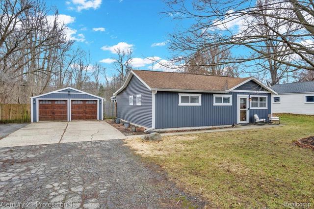 7079 Felix Drive, Independence Charter Township, MI 48346