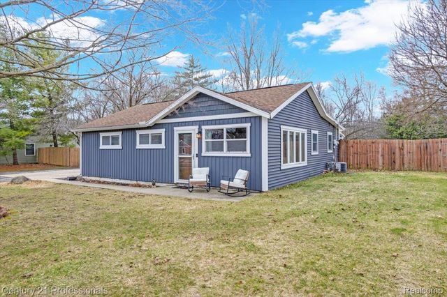 7079 Felix Drive, Independence Charter Township, MI 48346