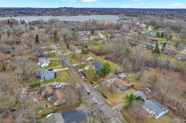 7079 Felix Drive, Independence Charter Township, MI 48346