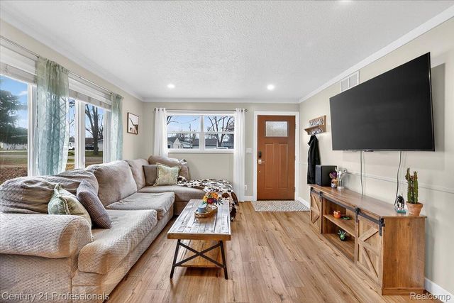 7079 Felix Drive, Independence Charter Township, MI 48346