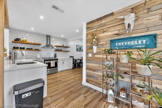 7079 Felix Drive, Independence Charter Township, MI 48346