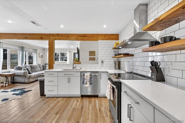 7079 Felix Drive, Independence Charter Township, MI 48346