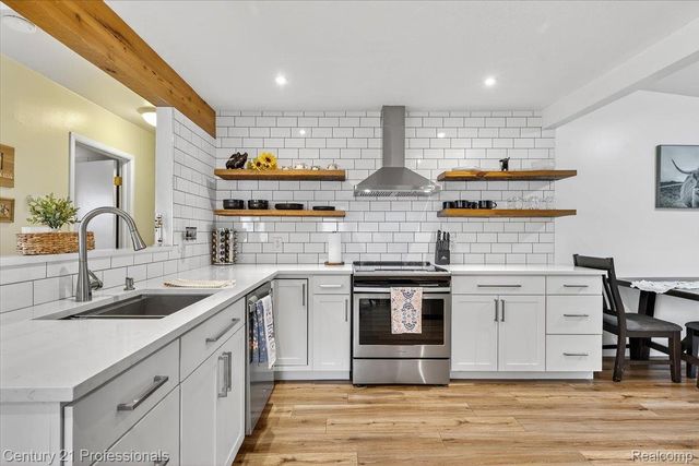 7079 Felix Drive, Independence Charter Township, MI 48346