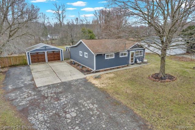 7079 Felix Drive, Independence Charter Township, MI 48346