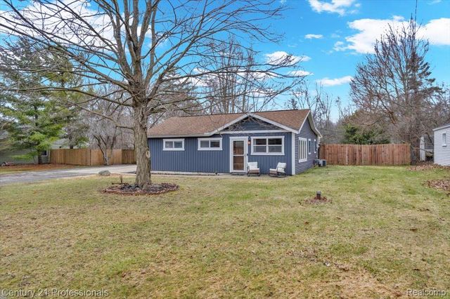 7079 Felix Drive, Independence Charter Township, MI 48346