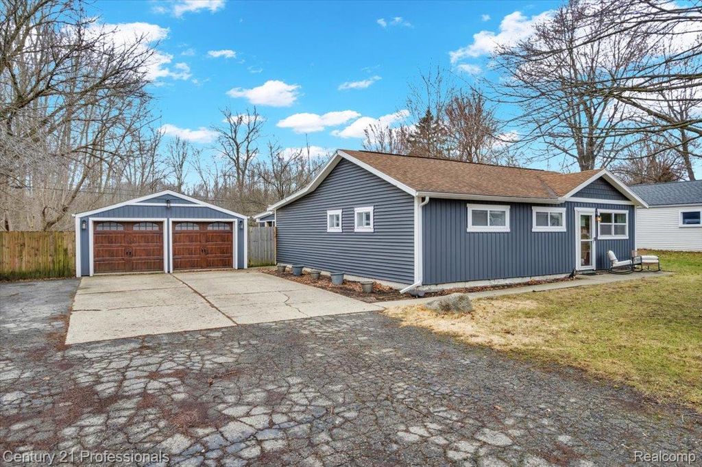 7079 Felix Drive, Independence Charter Township, MI 48346