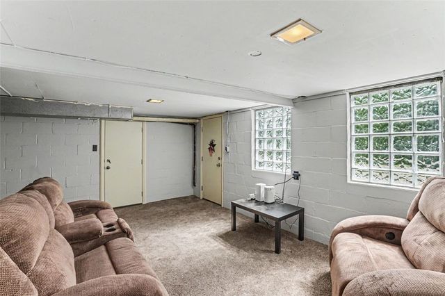 116 Dogwood Dr, Penn Hills, PA 15235