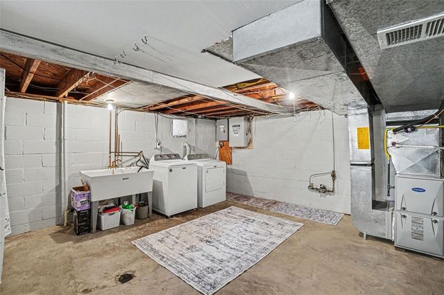 116 Dogwood Dr, Penn Hills, PA 15235