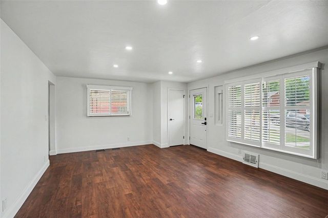 116 Dogwood Dr, Penn Hills, PA 15235