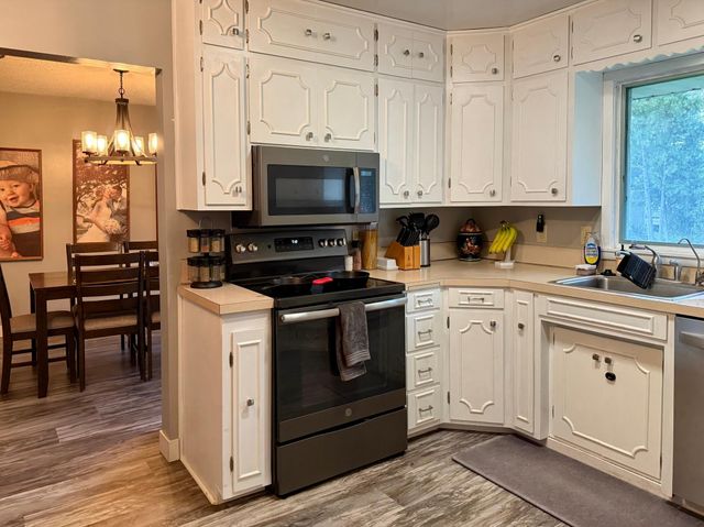 1000 W Birch Avenue, Olivia, MN 56277