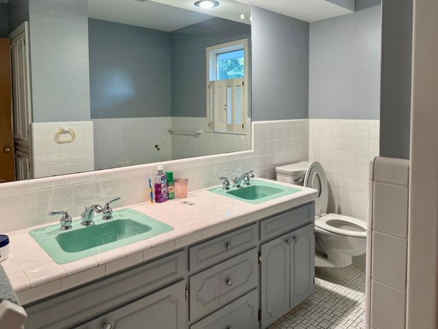 1000 W Birch Avenue, Olivia, MN 56277