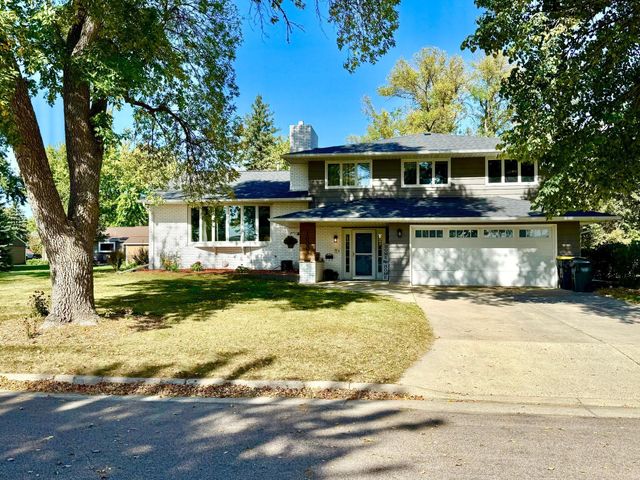 1000 W Birch Avenue, Olivia, MN 56277