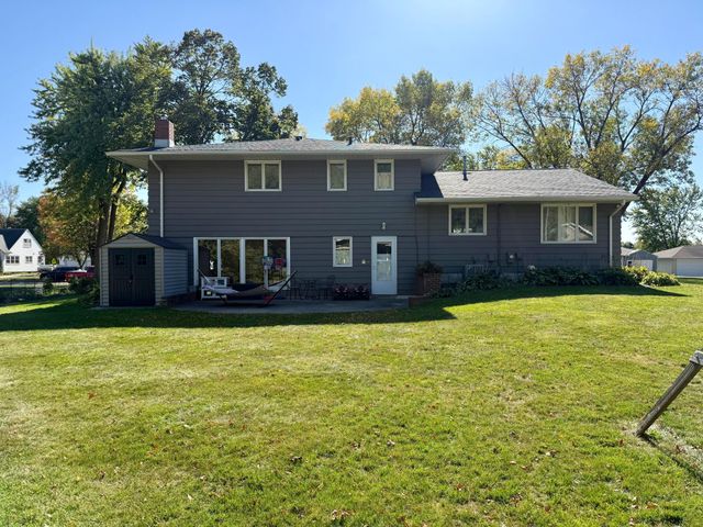 1000 W Birch Avenue, Olivia, MN 56277