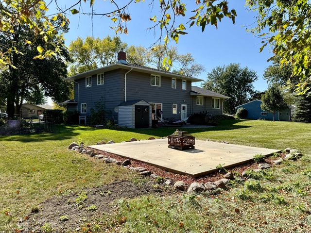 1000 W Birch Avenue, Olivia, MN 56277