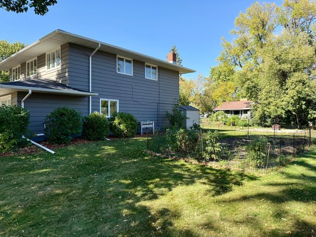 1000 W Birch Avenue, Olivia, MN 56277