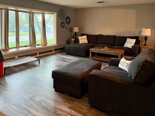 1000 W Birch Avenue, Olivia, MN 56277