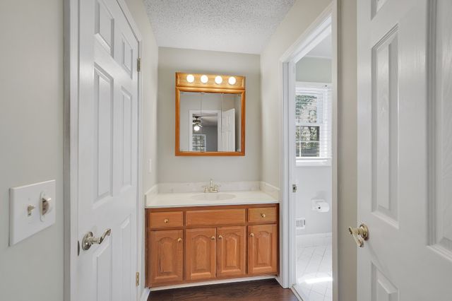 132 Clearlake Dr, E, Nashville, TN 37217
