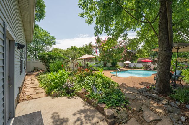 132 Clearlake Dr, E, Nashville, TN 37217