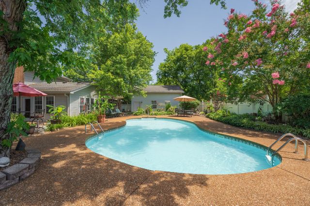 132 Clearlake Dr, E, Nashville, TN 37217